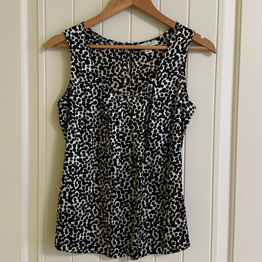Banana Republic silk blend sleeveless shell blouse. Creamy white & black spots